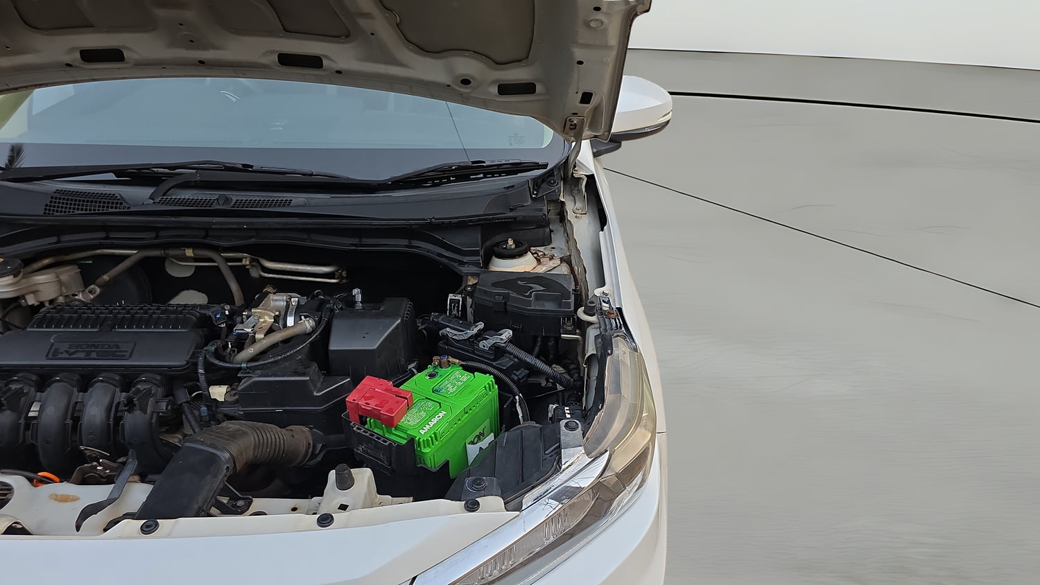 Used 2019 Honda Amaze 1.2 V CVT Petrol Petrol Automatic engine ENGINE LEFT SIDE HINGE & APRON VIEW