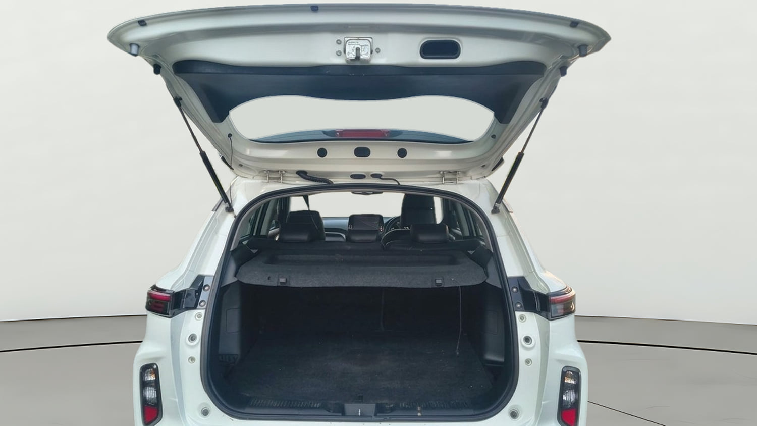 Used 2024 Maruti Suzuki Grand Vitara Zeta Smart Hybrid Petrol Manual interior DICKY INSIDE VIEW