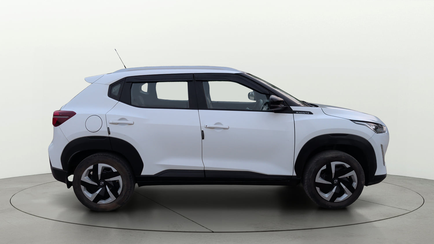 Used 2023 Nissan Magnite XL Petrol Manual exterior RIGHT SIDE VIEW