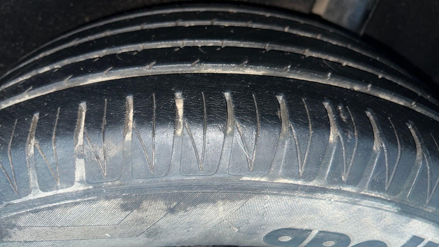 Used 2021 Maruti Suzuki Vitara Brezza ZXi AT SHVS Petrol Automatic tyres LEFT REAR TYRE TREAD VIEW