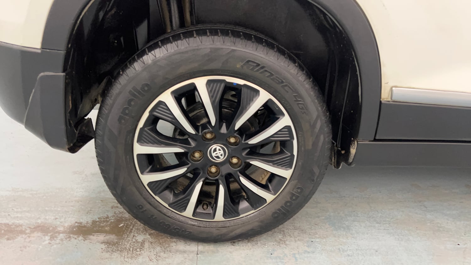 Used 2022 Toyota Urban Cruiser Premium Grade MT Petrol Manual tyres RIGHT REAR TYRE RIM VIEW