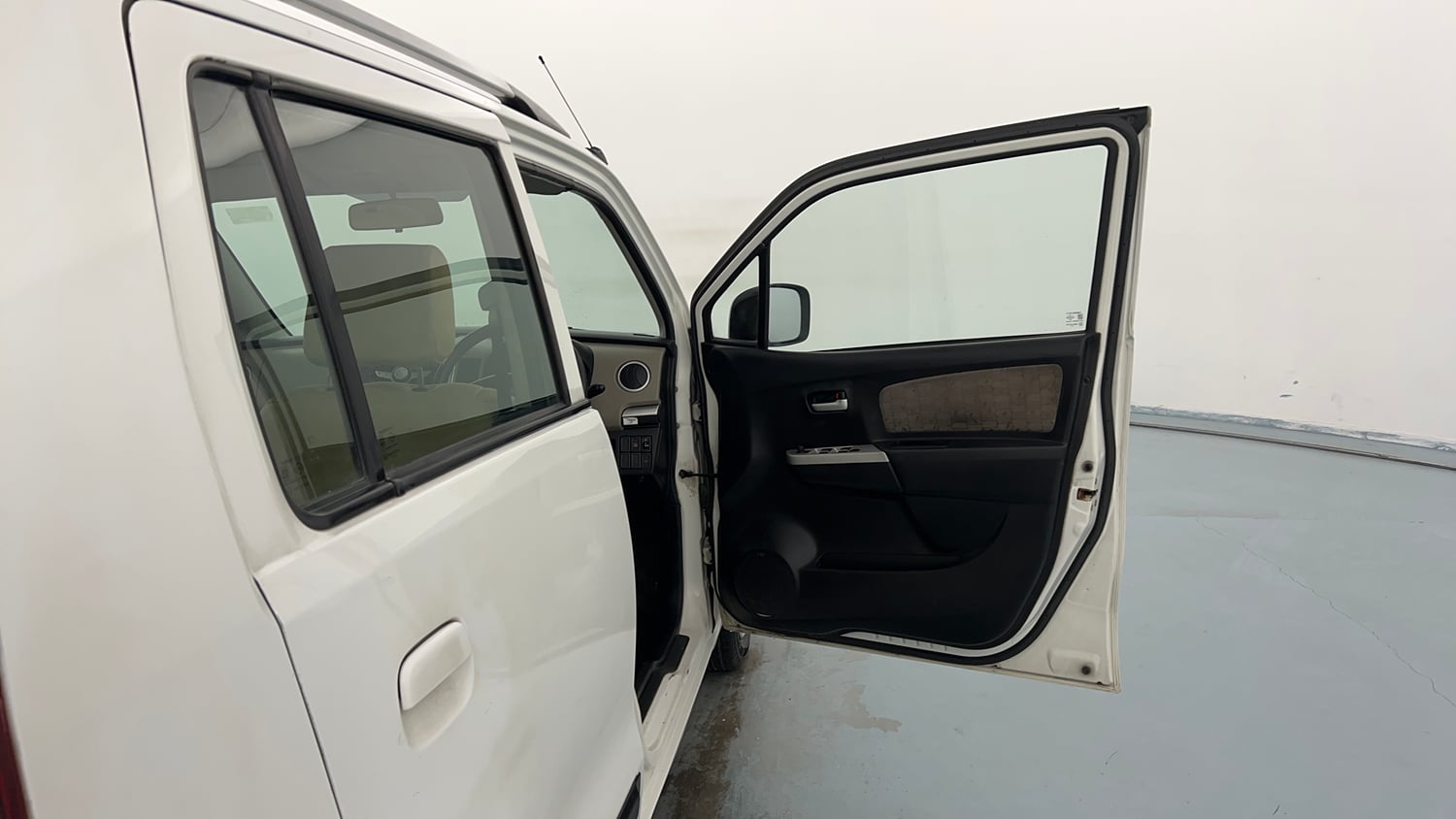 Used 2013 Maruti Suzuki Wagon R VXI Petrol Manual interior RIGHT FRONT DOOR OPEN VIEW