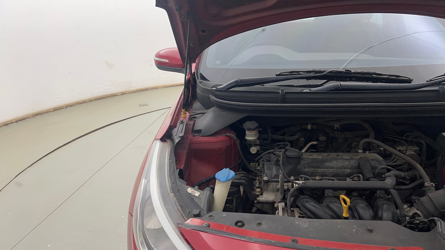 Used 2017 Hyundai Elite i20 Asta 1.2 Petrol Manual engine ENGINE RIGHT SIDE HINGE & APRON VIEW