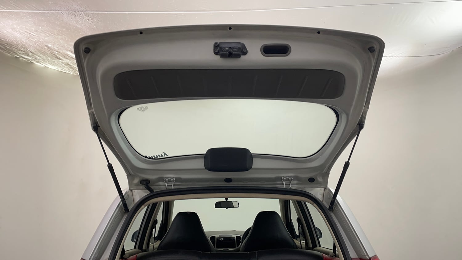 Used 2012 Hyundai i10 Magna 1.2 Kappa2 Petrol Manual interior DICKY DOOR OPEN VIEW