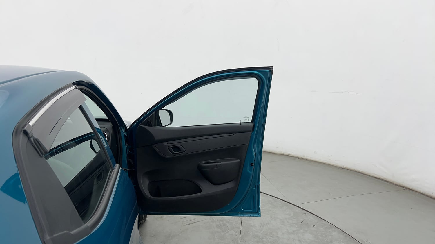 Used 2024 Renault Kwid RXL(O) 1.0L AMT Petrol Automatic interior RIGHT FRONT DOOR OPEN VIEW