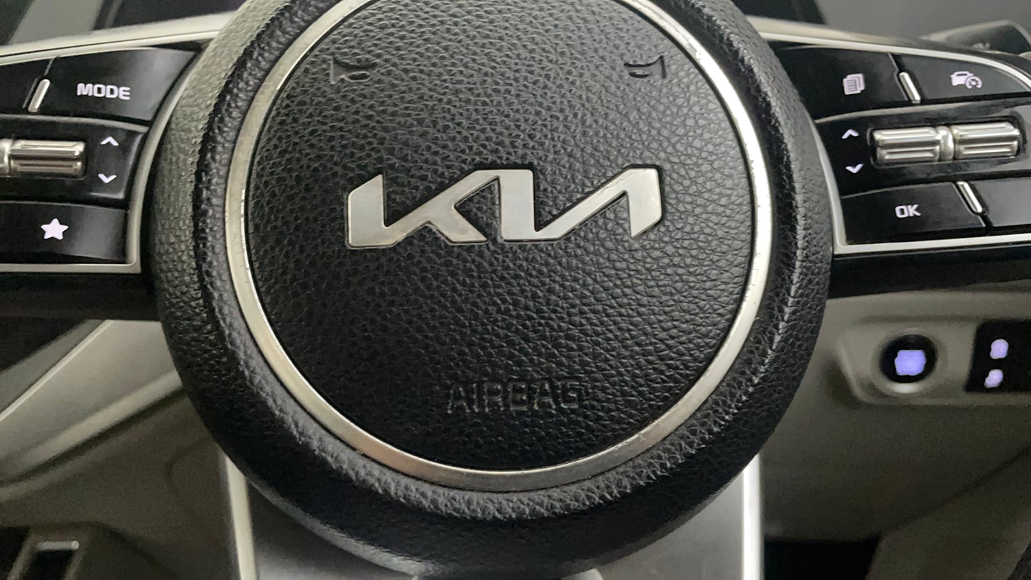 Used 2023 Kia Carens Prestige Plus 1.5 Diesel iMT 7 STR Diesel Manual top_features Airbags