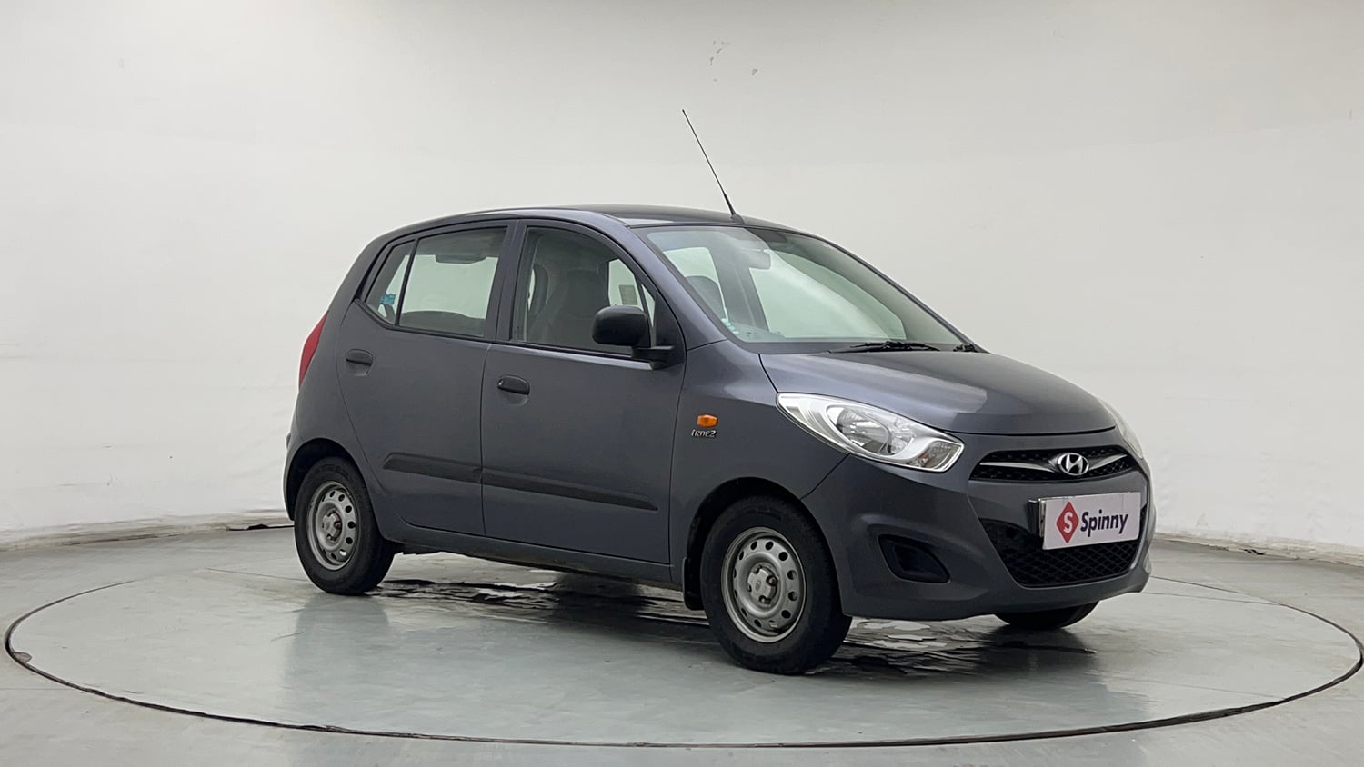 Used 2014 Hyundai i10 Magna 1.1 iRDE2 Petrol Manual exterior RIGHT FRONT CORNER VIEW