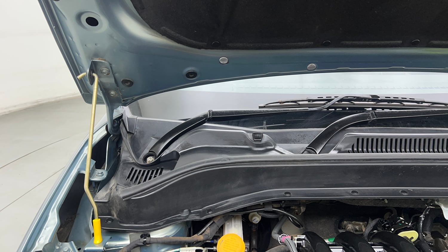 Used 2023 Tata Punch Accomplished Dazzle Pack AMT Petrol Automatic engine ENGINE RIGHT SIDE HINGE & APRON VIEW