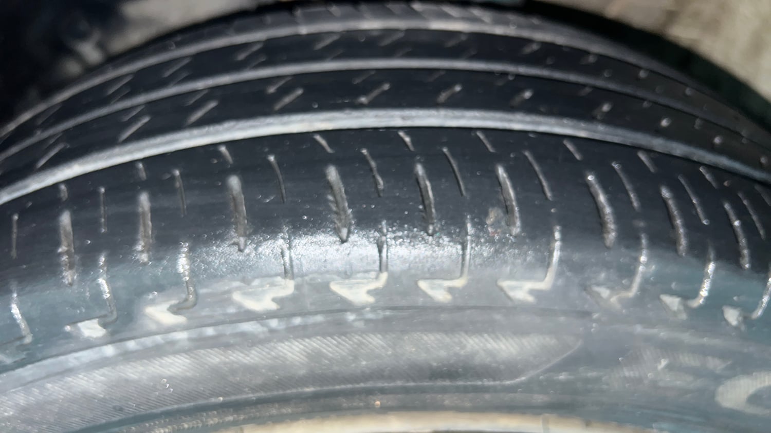 Used 2022 Maruti Suzuki Ignis Delta 1.2 MT Petrol Manual tyres LEFT FRONT TYRE TREAD VIEW