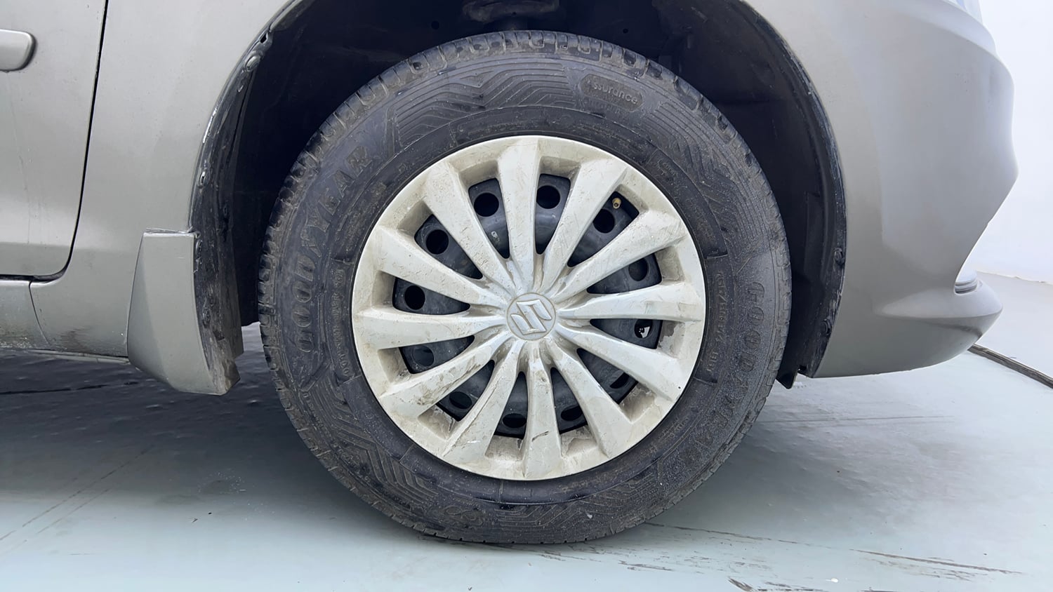 Used 2015 Maruti Suzuki Swift Dzire VXI Petrol Manual tyres RIGHT FRONT TYRE RIM VIEW
