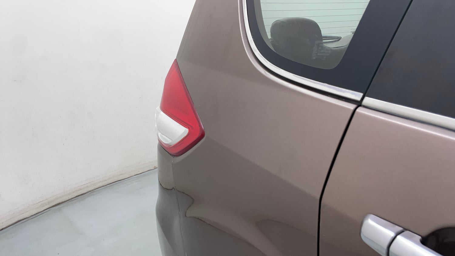 Used 2015 Maruti Suzuki Ertiga ZXi Petrol Manual dents MINOR SCRATCH