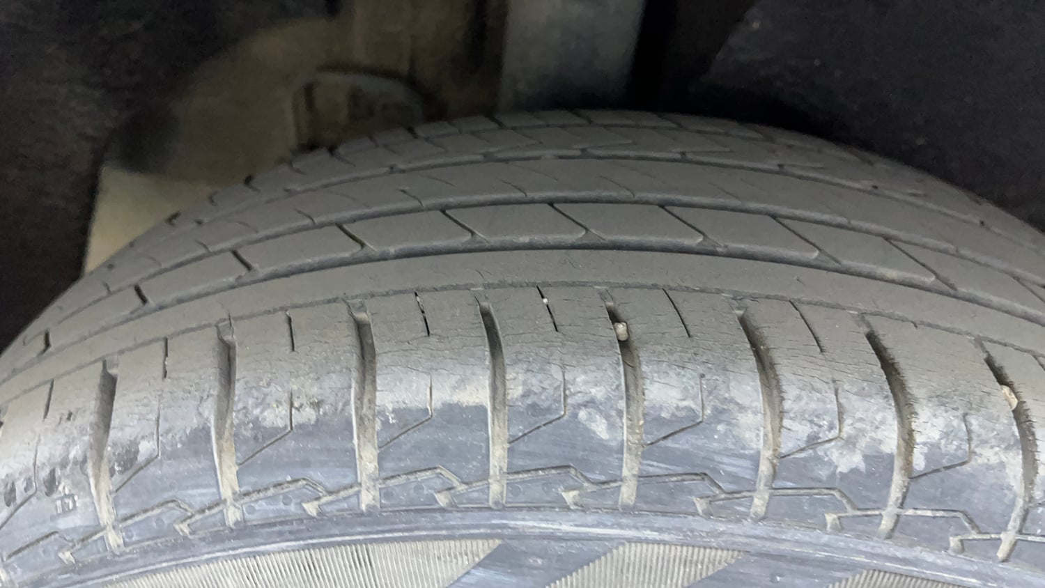 Used 2023 Kia Carens Prestige 1.5 Petrol 7 STR Petrol Manual tyres RIGHT REAR TYRE TREAD VIEW