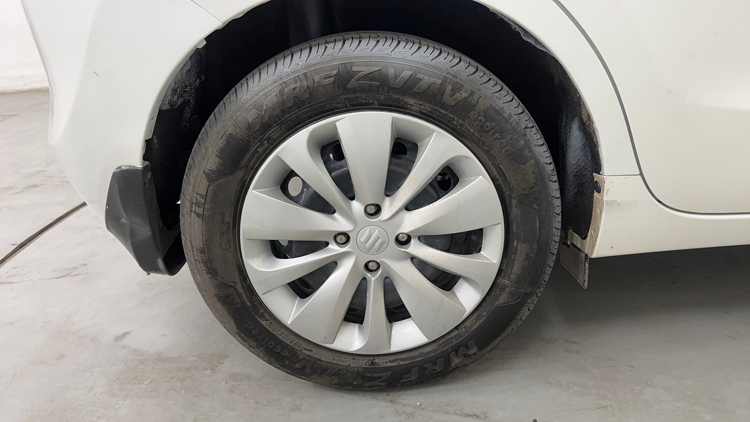Used 2016 Maruti Suzuki Baleno Delta Petrol+CNG (Outside Fitted) Cng Manual tyres RIGHT REAR TYRE RIM VIEW