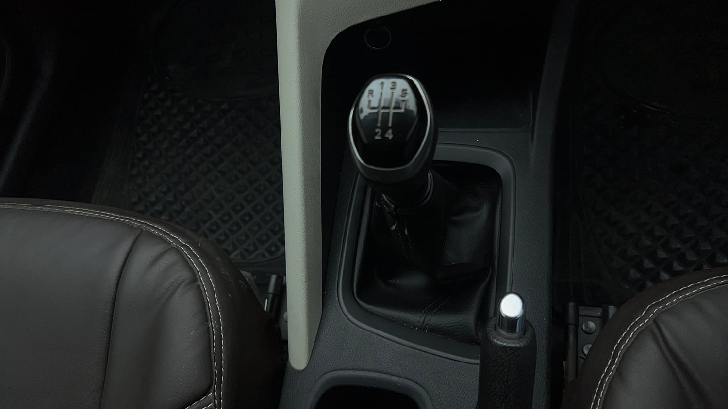 Used 2023 Nissan Magnite XE Petrol Manual interior GEAR  KNOB VIEW