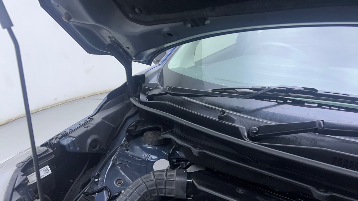 Used 2021 Maruti Suzuki XL6 Alpha AT Petrol Petrol Automatic engine ENGINE RIGHT SIDE HINGE & APRON VIEW