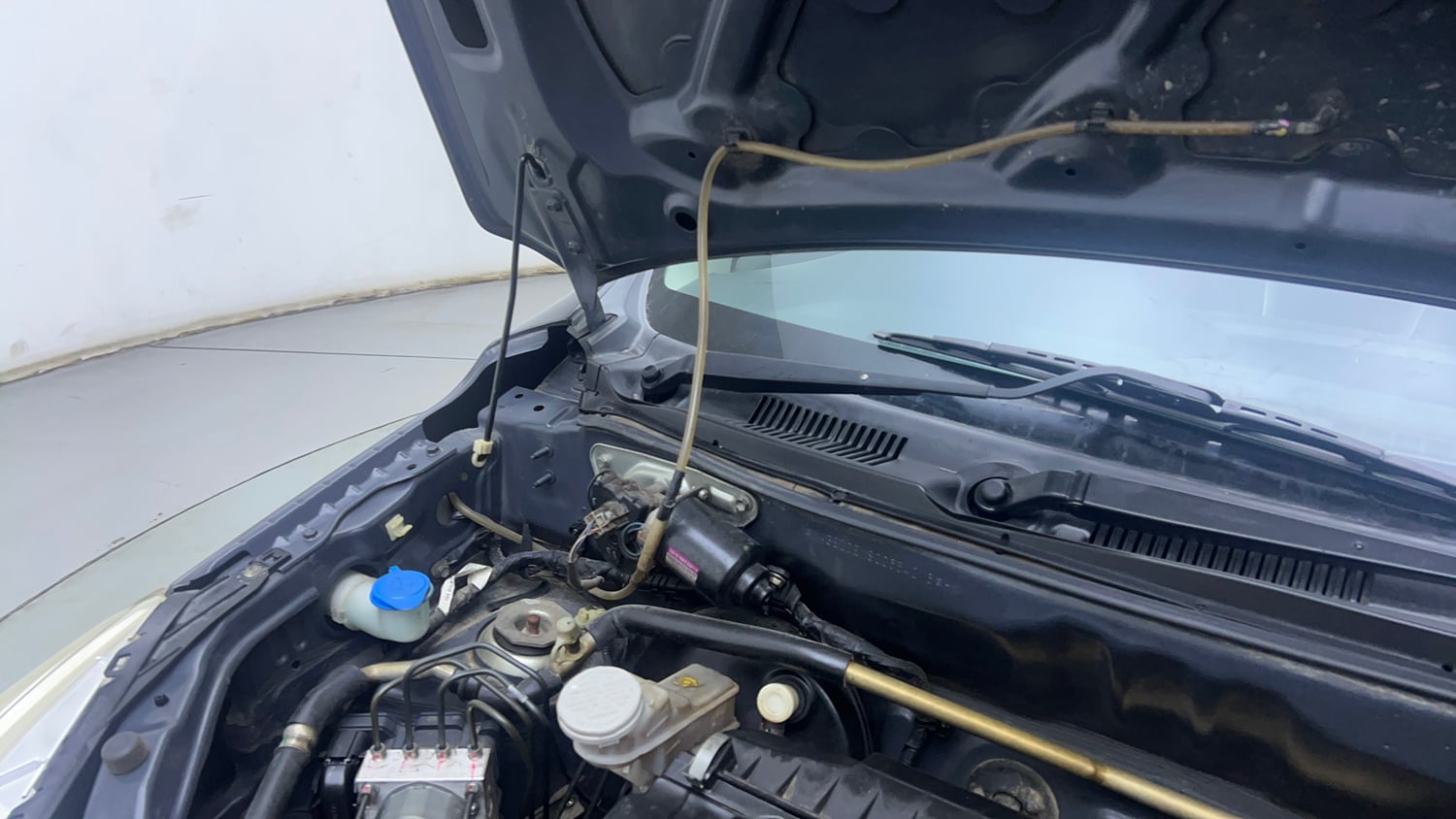Used 2019 Maruti Suzuki Alto K10 VXi (O) Petrol Manual engine ENGINE RIGHT SIDE HINGE & APRON VIEW