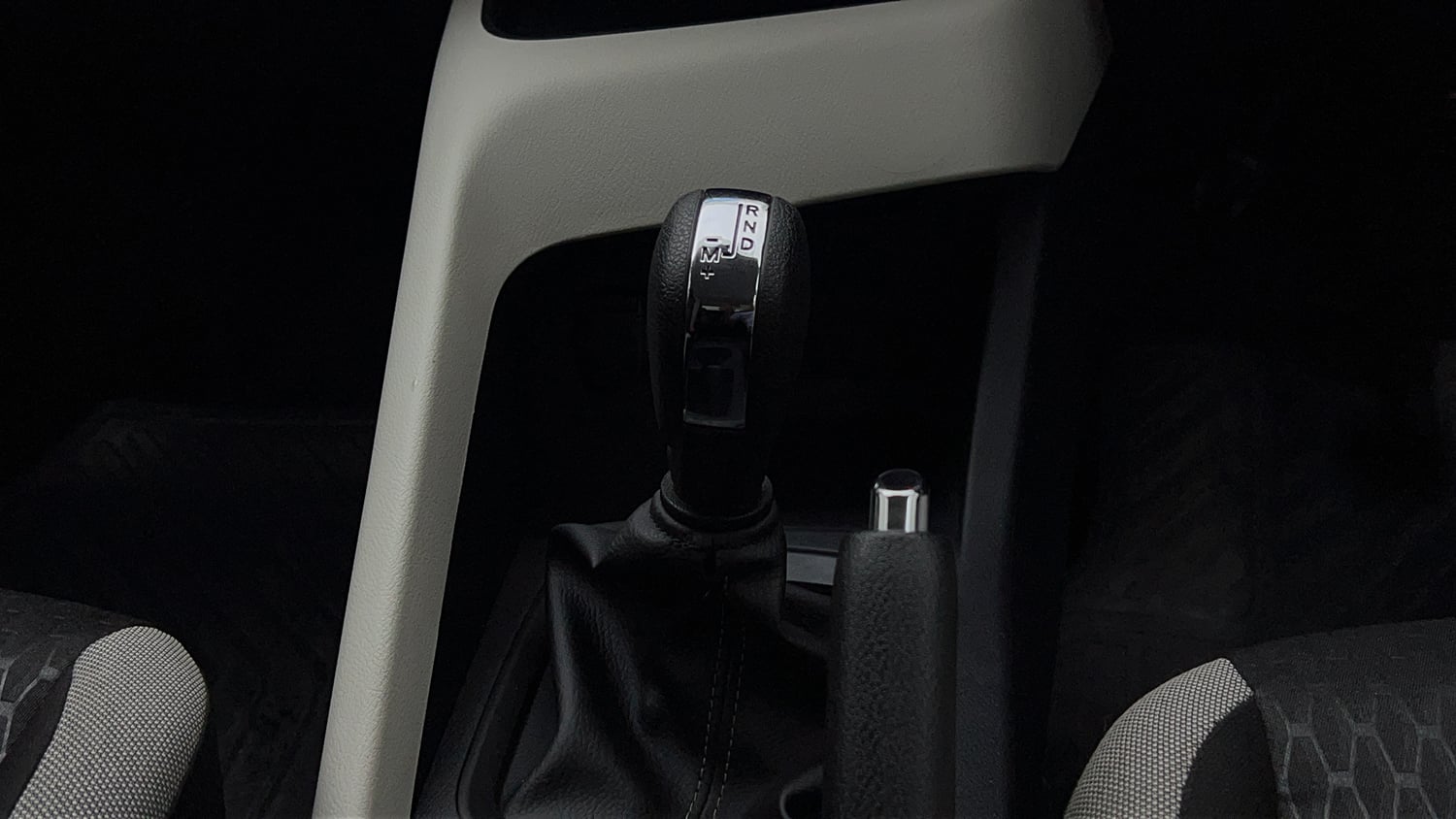 Used 2023 Nissan Magnite XE AMT Petrol Automatic interior GEAR  KNOB VIEW