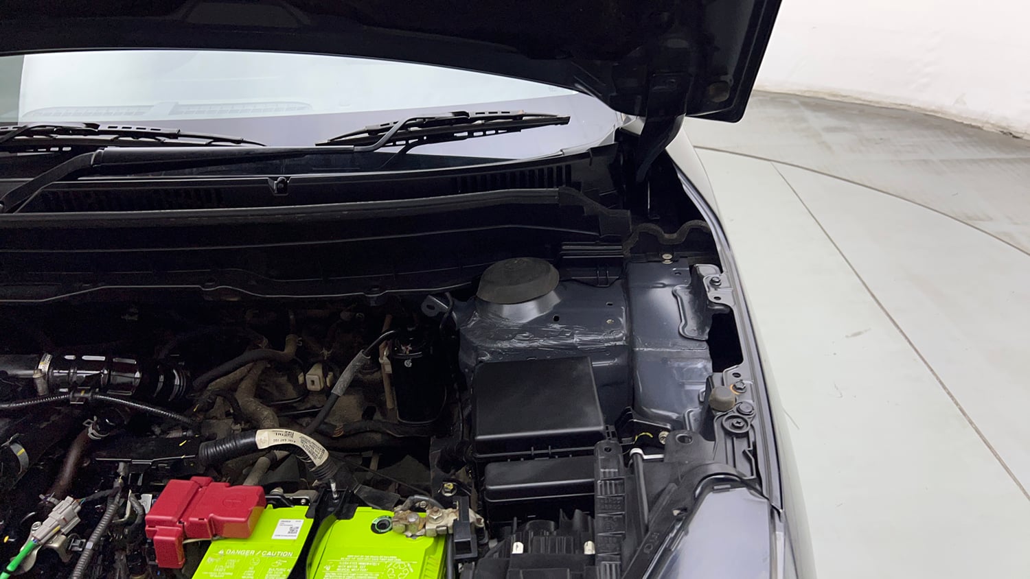 Used 2023 Maruti Suzuki Brezza ZXi AT Petrol Automatic engine ENGINE LEFT SIDE HINGE & APRON VIEW