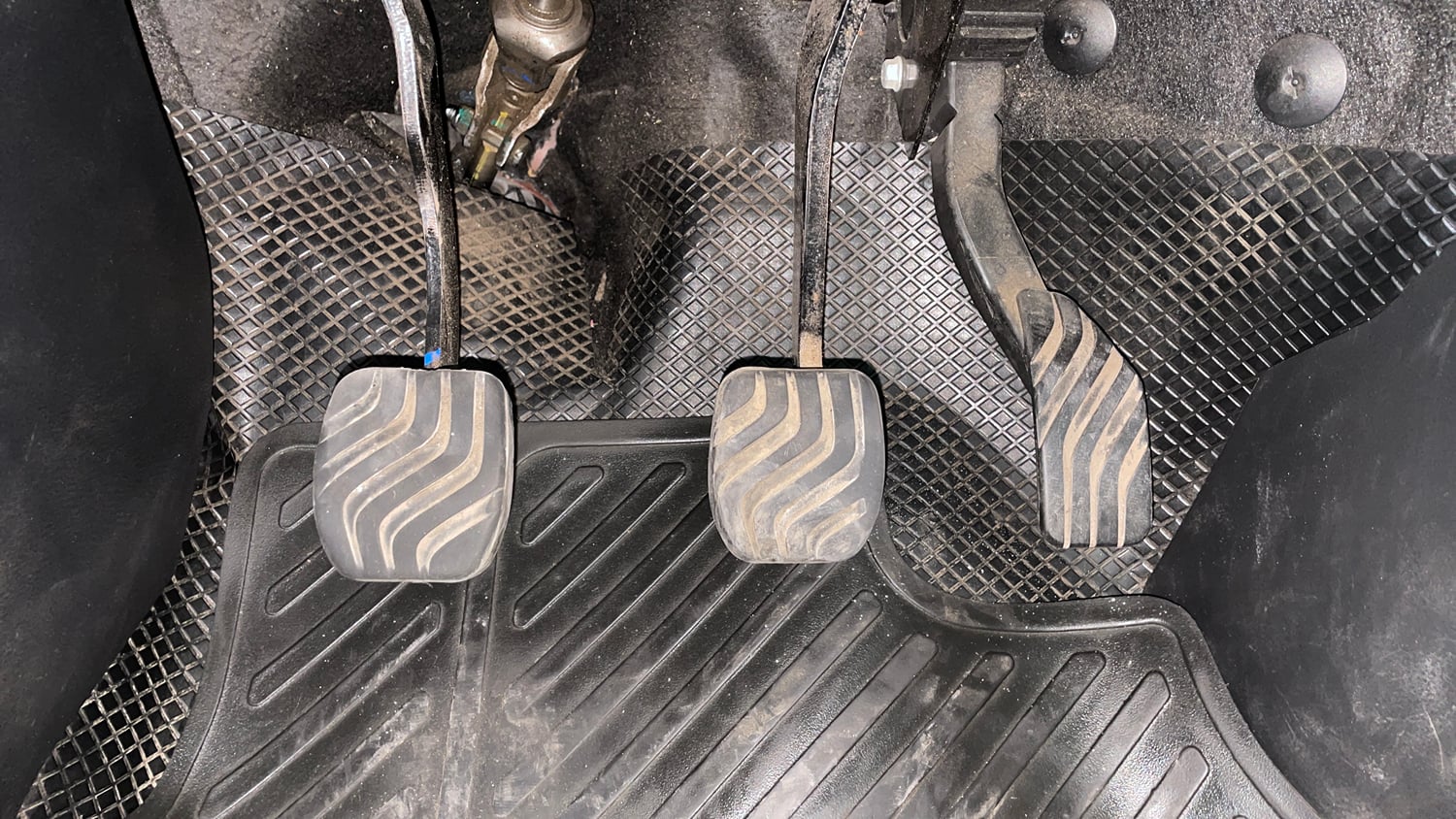 Used 2022 Nissan Magnite XV Turbo Petrol Manual interior PEDALS VIEW