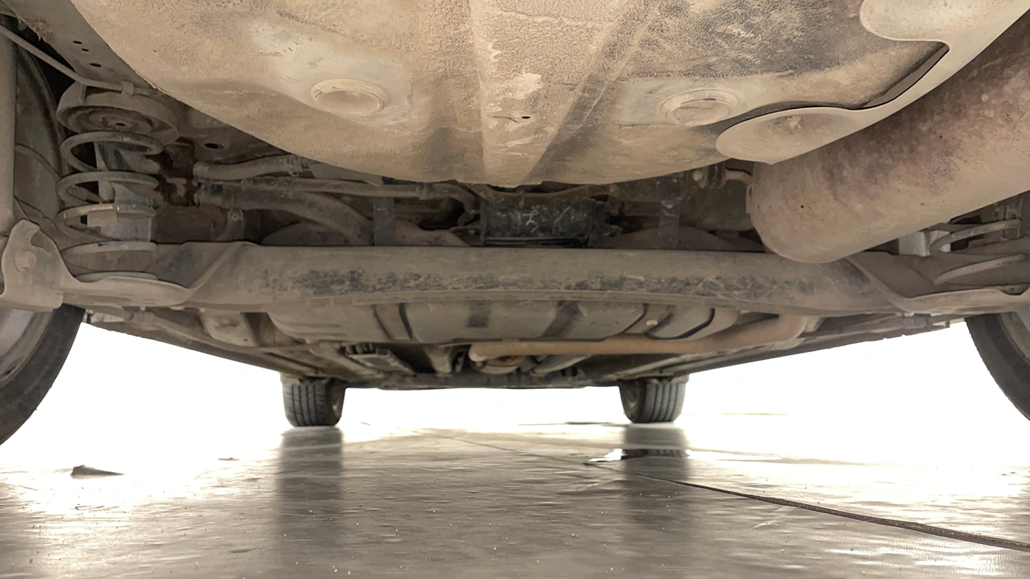 Used 2019 Hyundai Verna SX 1.6 VTVT Petrol Manual extra REAR UNDERBODY VIEW (TAKEN FROM REAR)