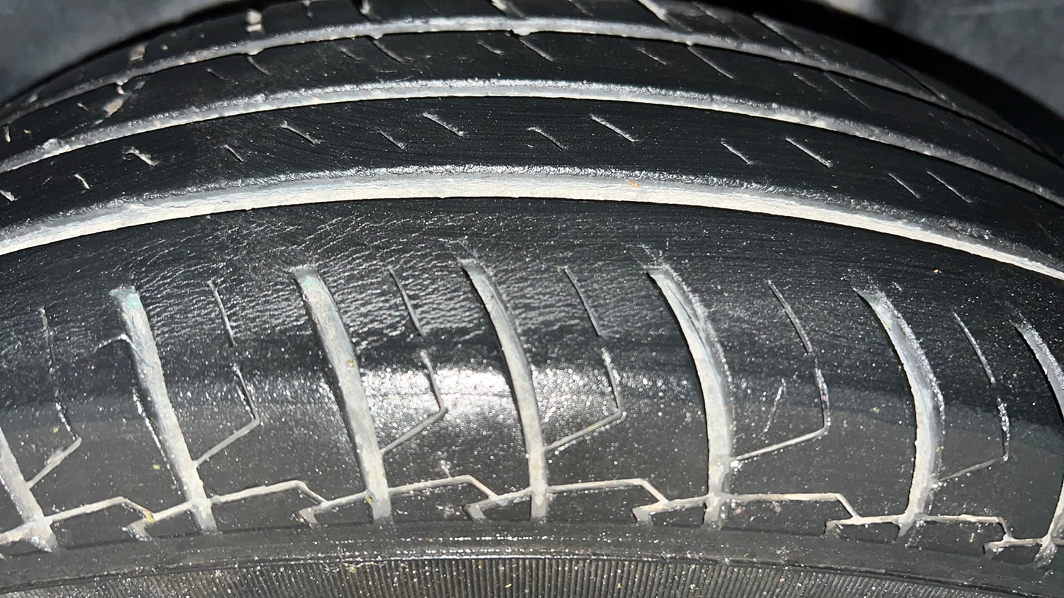 Used 2022 Maruti Suzuki Swift VXi Petrol Manual tyres LEFT REAR TYRE TREAD VIEW