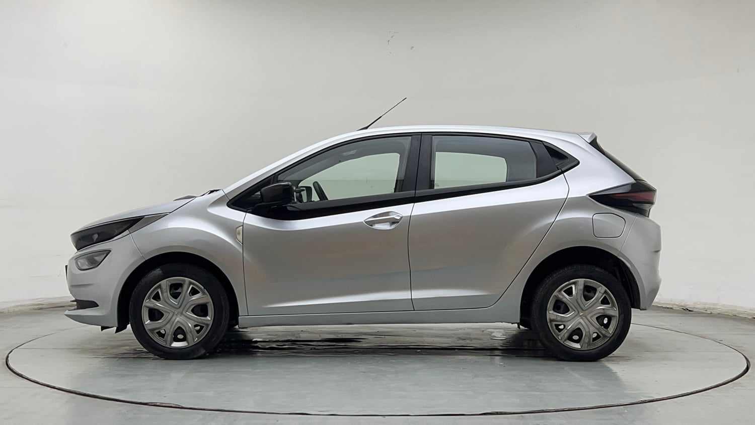 Used 2021 Tata Altroz XT Petrol Petrol Manual exterior LEFT SIDE VIEW