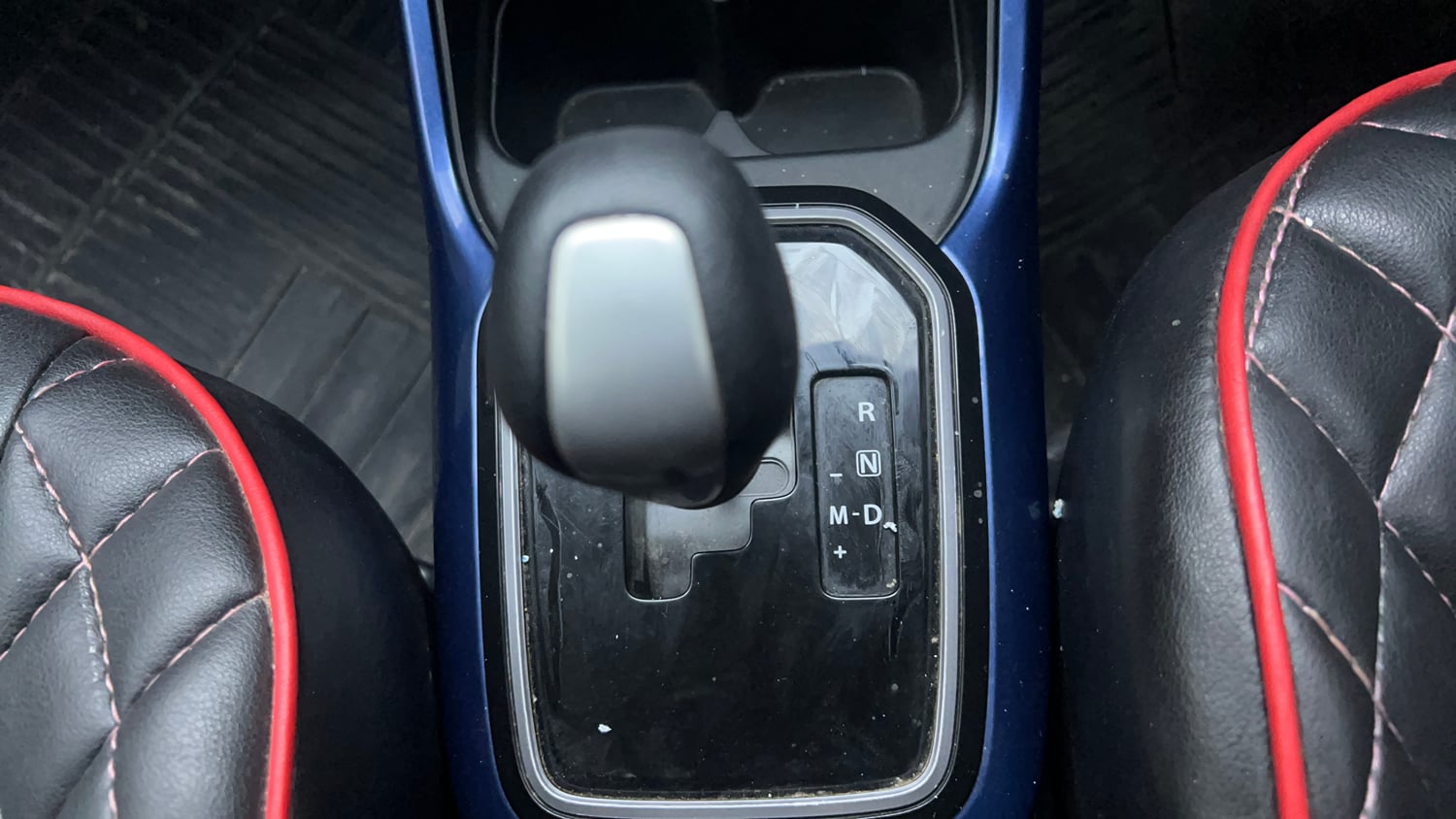 Used 2023 Maruti Suzuki Ignis Zeta 1.2 AMT Petrol Automatic interior GEAR  KNOB VIEW