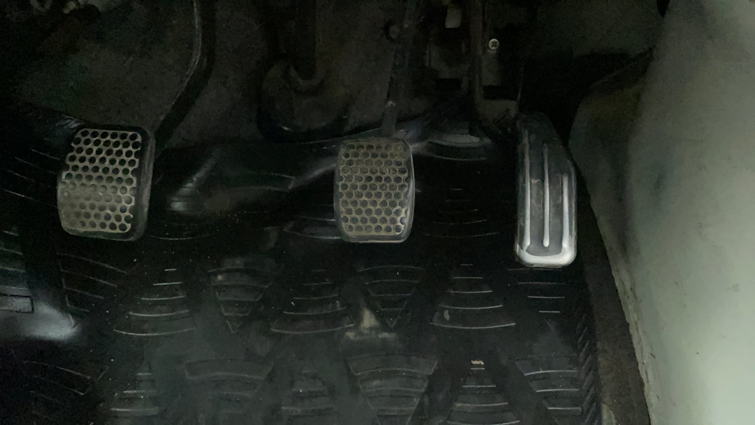 Used 2013 Maruti Suzuki Eeco 5 STR WITH A/C+HTR Petrol Manual interior PEDALS VIEW