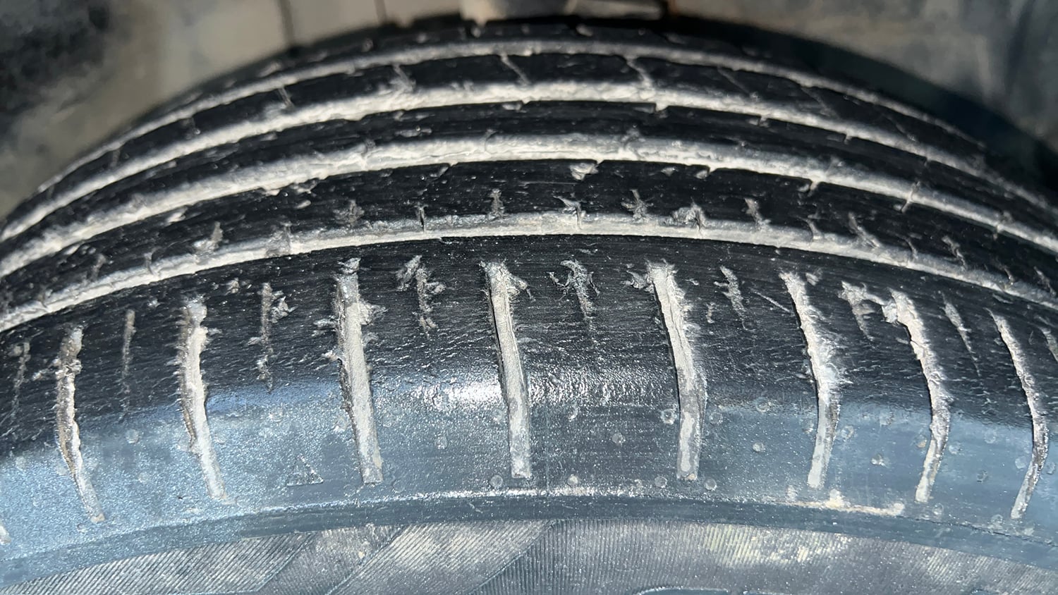 Used 2022 Tata Punch Accomplished MT Petrol Manual tyres RIGHT FRONT TYRE TREAD VIEW