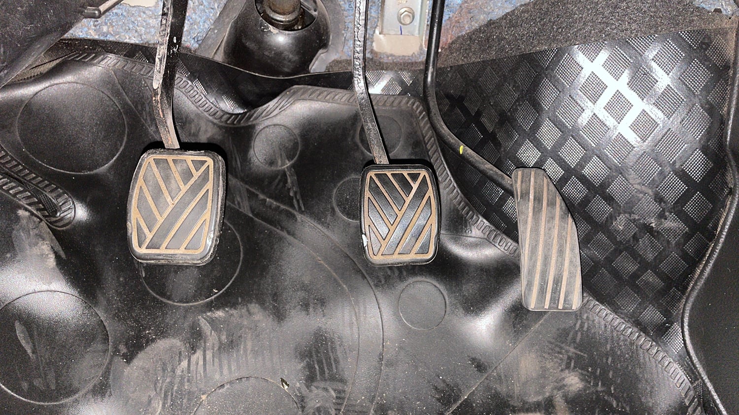 Used 2016 Maruti Suzuki Wagon R VXI Petrol Manual interior PEDALS VIEW
