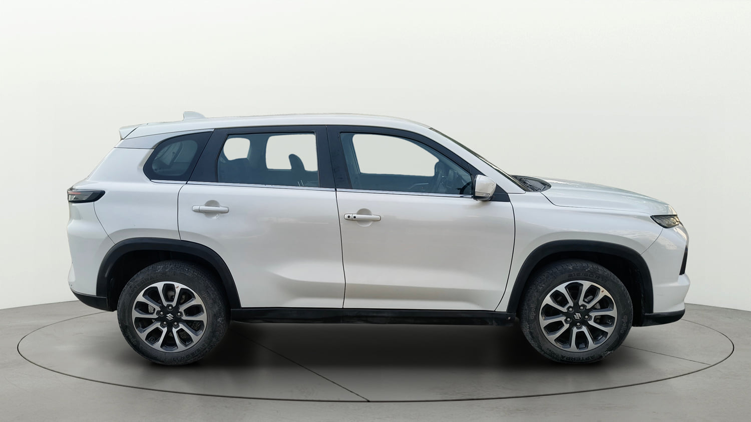 Used 2024 Maruti Suzuki Grand Vitara Zeta Smart Hybrid Petrol Manual exterior RIGHT SIDE VIEW