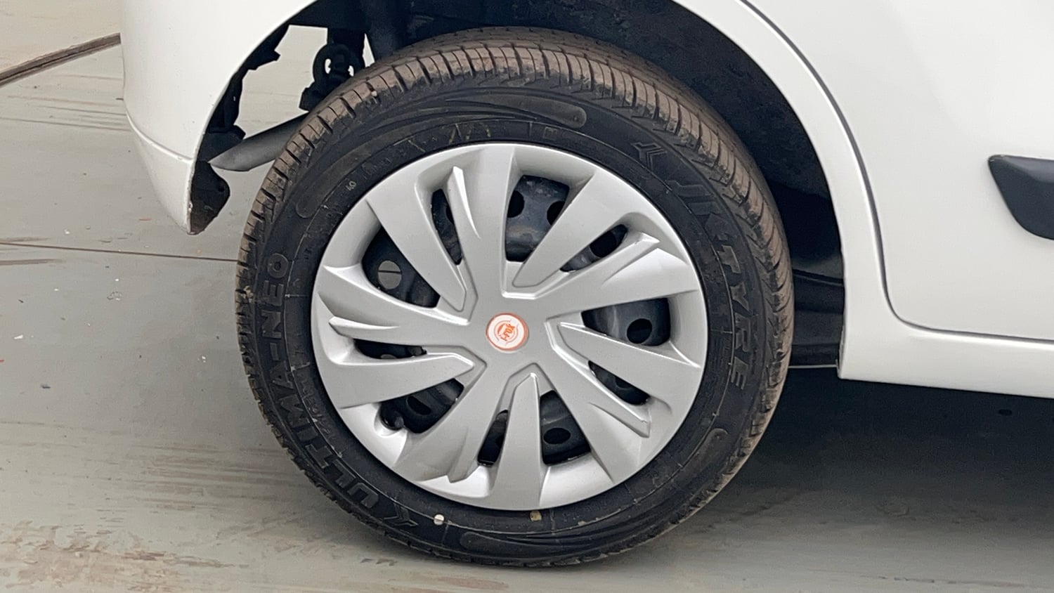Used 2014 Maruti Suzuki Wagon R VXI Petrol Manual tyres RIGHT REAR TYRE RIM VIEW