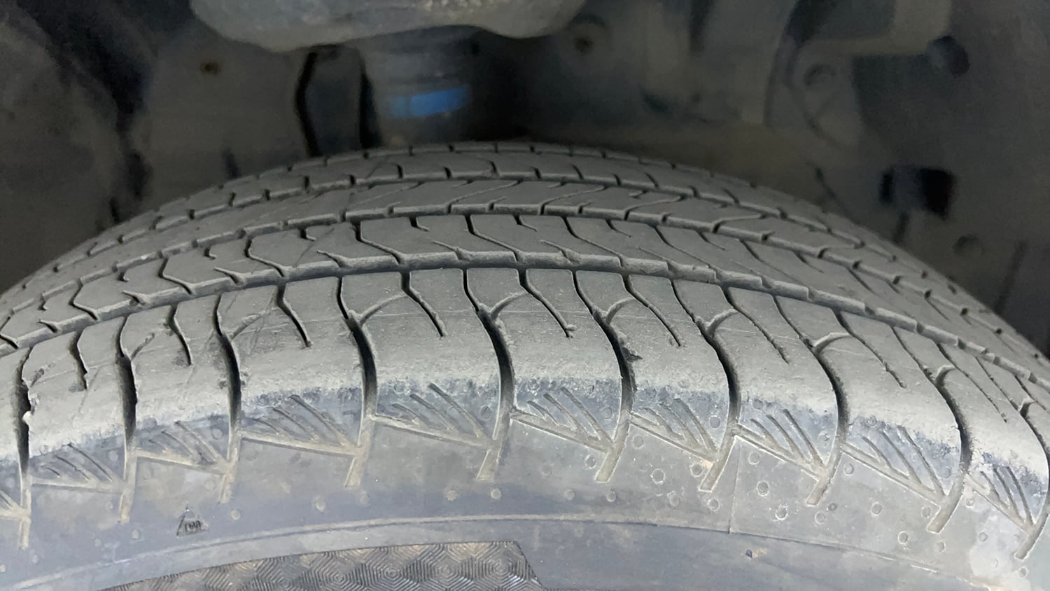 Used 2023 Toyota Innova Hycross VX Hybrid 7 STR Hybrid Automatic tyres RIGHT FRONT TYRE TREAD VIEW
