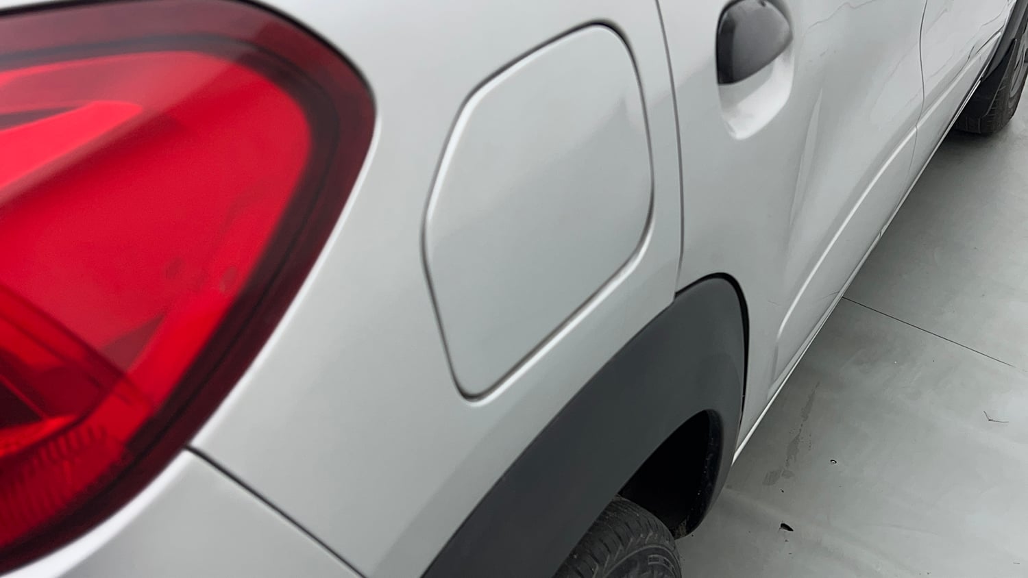 Used 2017 Renault Kwid 1.0 RXT AMT Petrol Automatic dents MINOR SCRATCH