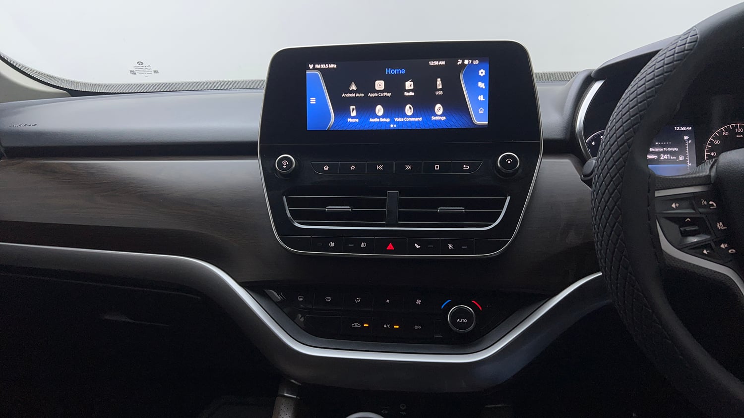 Used 2021 Tata Harrier XZ Diesel Manual top_features Integrated (in-dash) music system