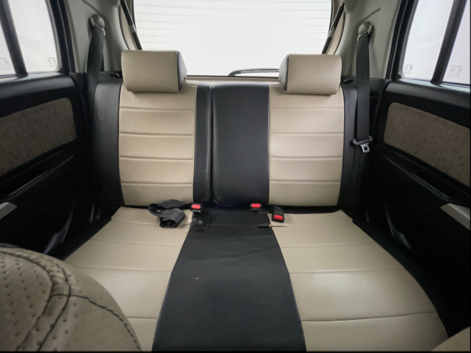Used 2016 Maruti Suzuki Wagon R VXI Petrol Manual interior REAR SEAT CONDITION VIEW