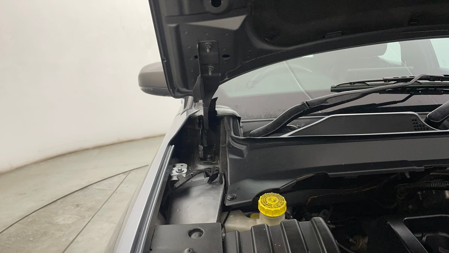Used 2022 Jeep Compass 5th Anniversary Edition 1.4 Petrol DCT Petrol Automatic engine ENGINE RIGHT SIDE HINGE & APRON VIEW