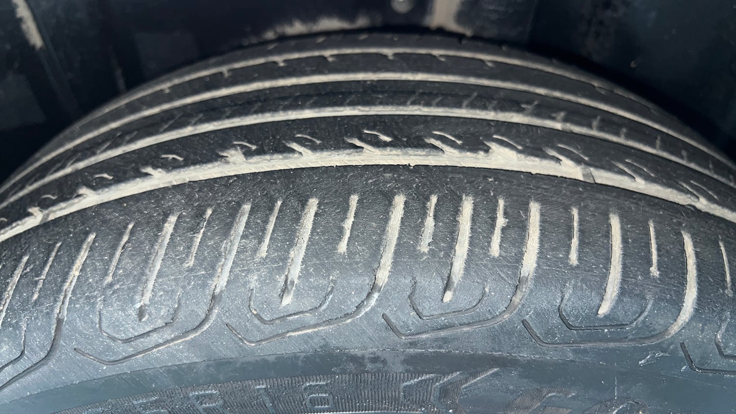 Used 2022 Volkswagen Virtus Highline 1.0 TSI AT Petrol Automatic tyres LEFT REAR TYRE TREAD VIEW
