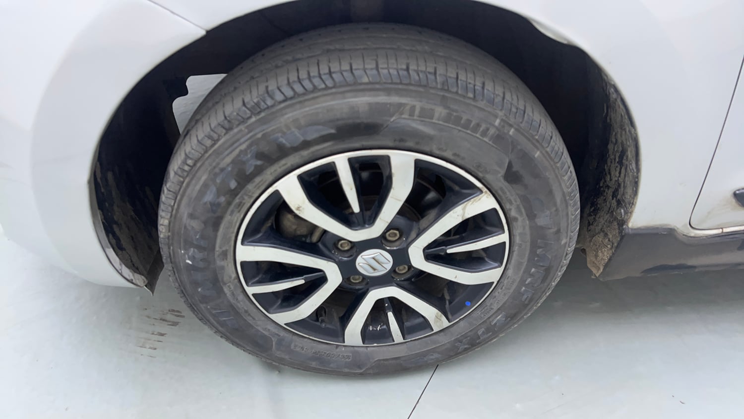 Used 2022 Maruti Suzuki Swift VXi Petrol Manual tyres LEFT FRONT TYRE RIM VIEW