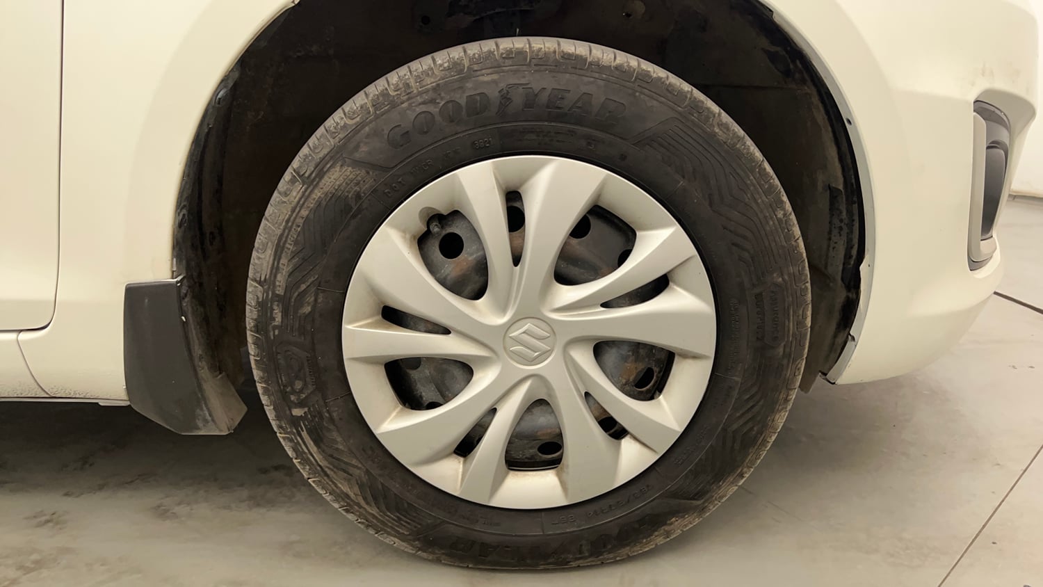 Used 2017 Maruti Suzuki Swift VXi Petrol Manual tyres RIGHT FRONT TYRE RIM VIEW
