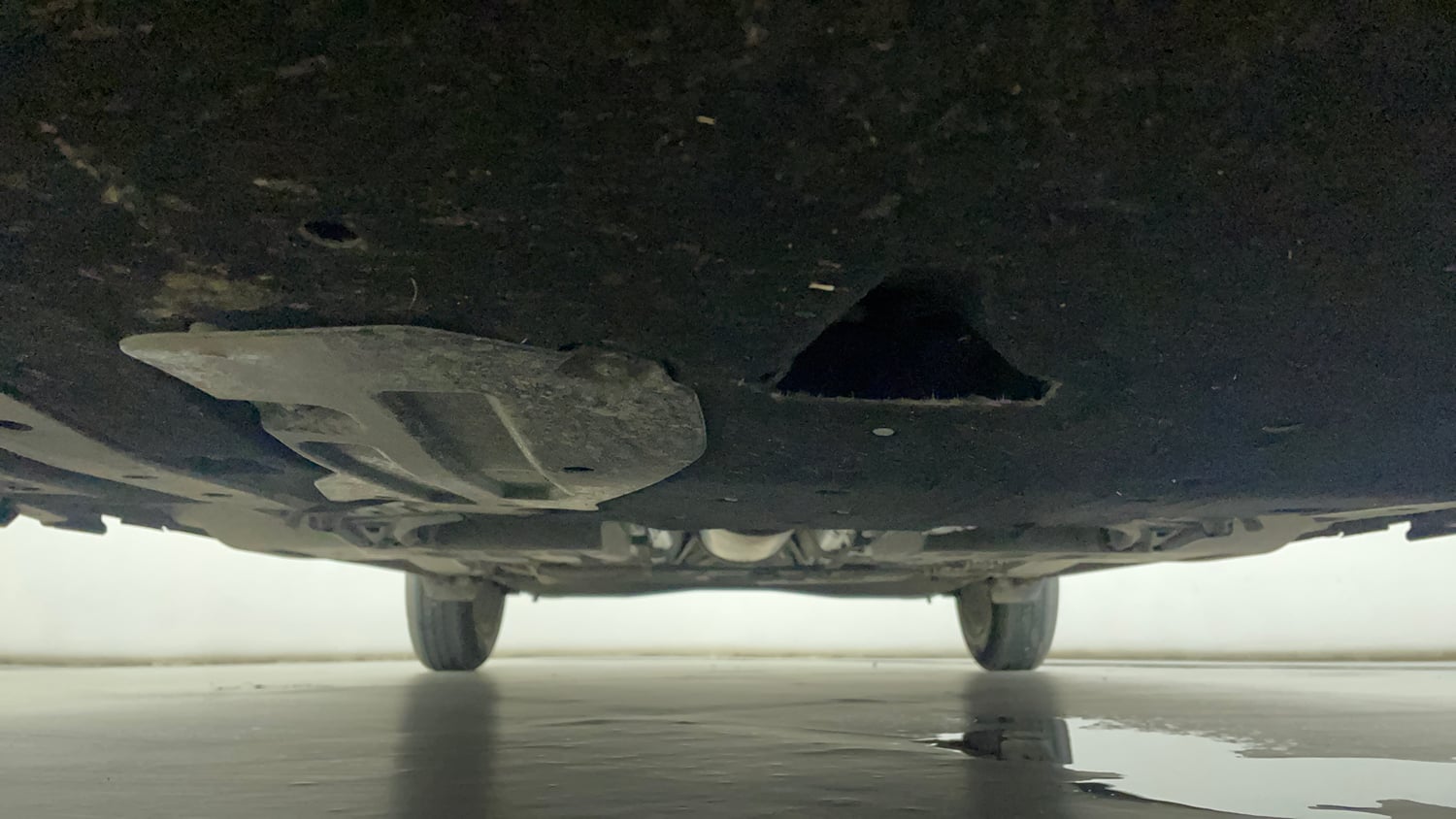 Used 2026 Maruti Suzuki Swift VXi (O) AMT Petrol Automatic extra FRONT LEFT UNDERBODY VIEW