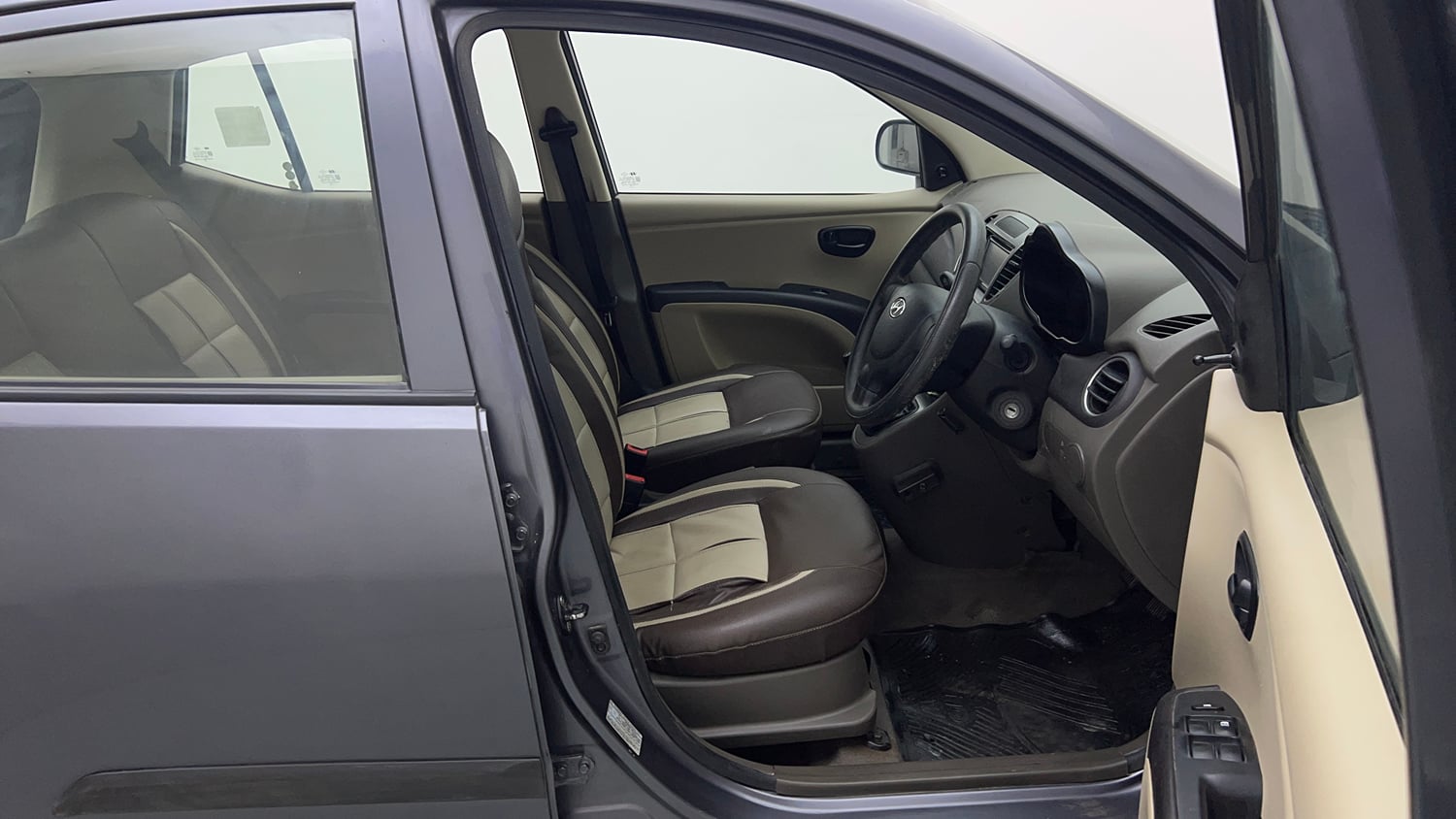 Used 2014 Hyundai i10 Magna 1.1 iRDE2 Petrol Manual interior RIGHT SIDE FRONT DOOR CABIN VIEW