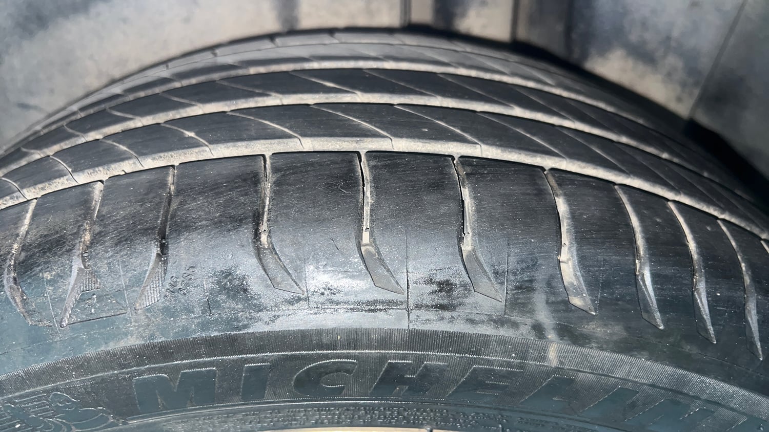 Used 2021 Maruti Suzuki Ciaz Alpha 1.5 AT Petrol Automatic tyres LEFT REAR TYRE TREAD VIEW