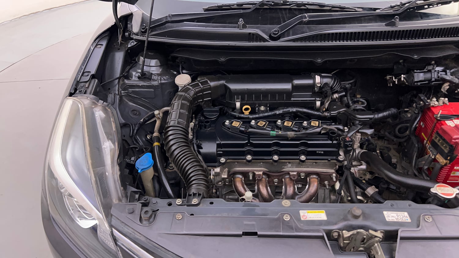 Used 2018 Maruti Suzuki Baleno Alpha 1.2 AT Petrol Automatic engine ENGINE RIGHT SIDE HINGE & APRON VIEW