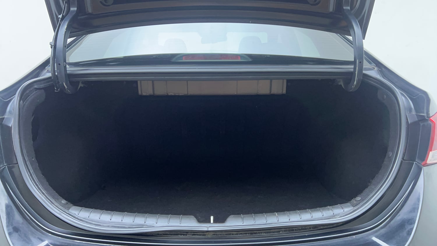 Used 2018 Hyundai Verna SX (O) 1.6 VTVT AT Petrol Automatic interior DICKY INSIDE VIEW