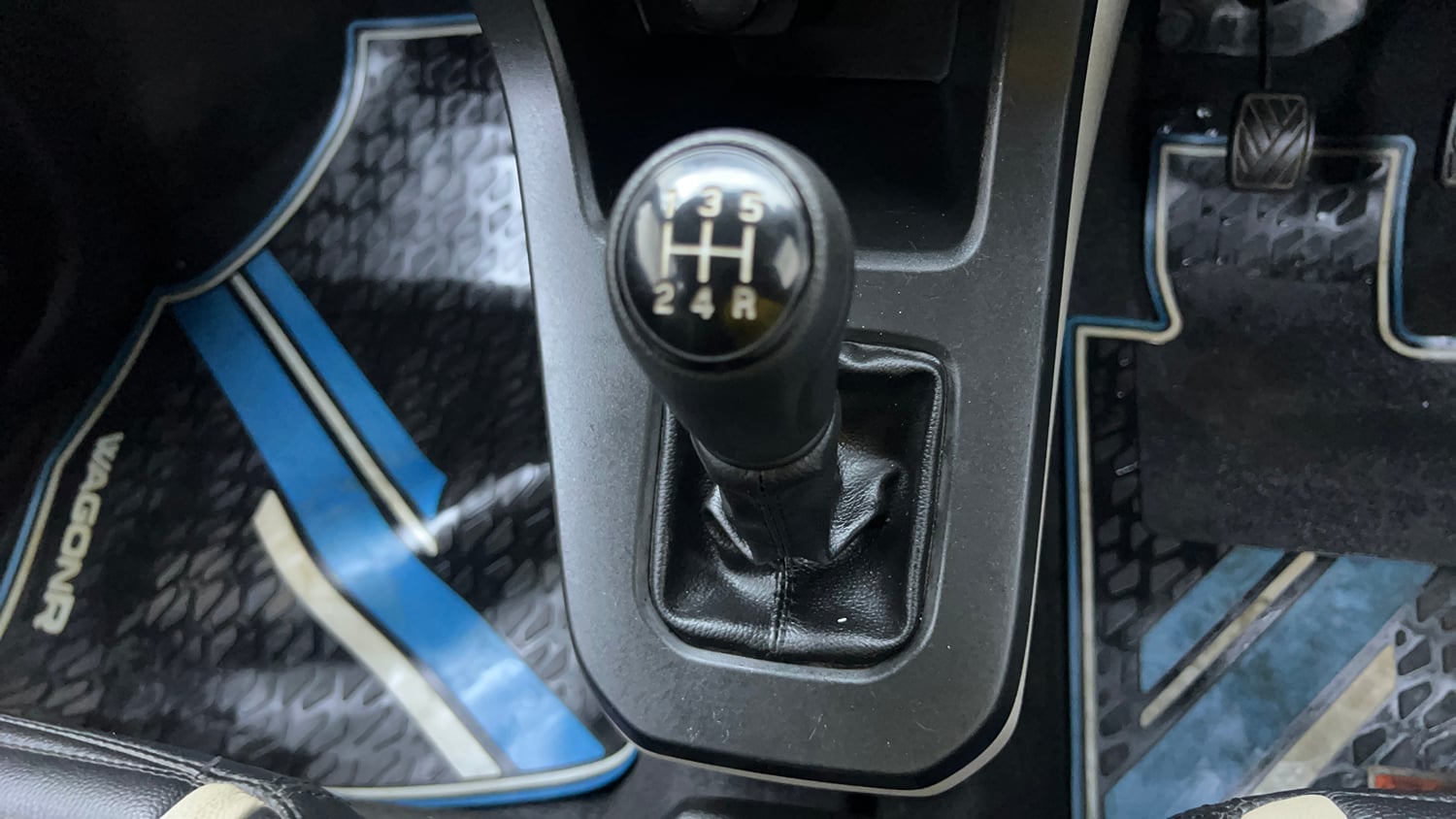 Used 2023 Maruti Suzuki Wagon R VXI 1.0 CNG Cng Manual interior GEAR  KNOB VIEW