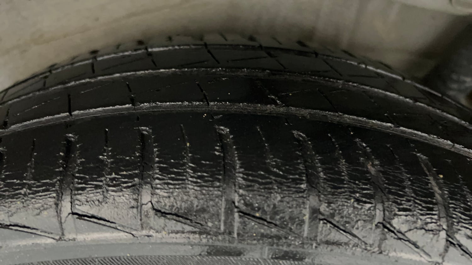 Used 2013 Maruti Suzuki Wagon R VXI Petrol Manual tyres LEFT REAR TYRE TREAD VIEW