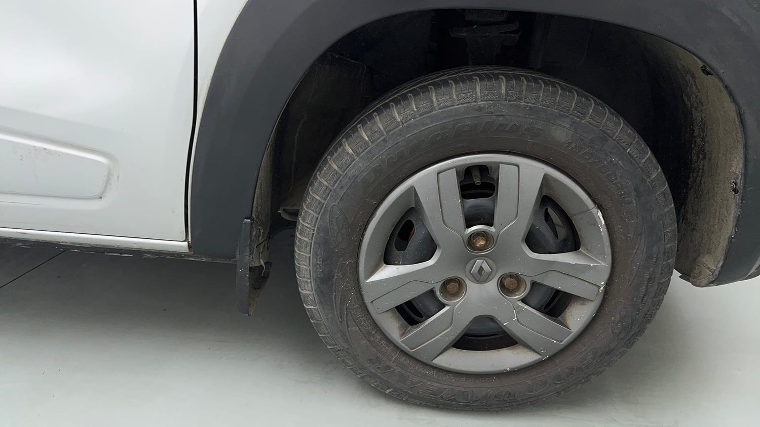 Used 2017 Renault Kwid 1.0 RXT AMT Petrol Automatic tyres RIGHT FRONT TYRE RIM VIEW