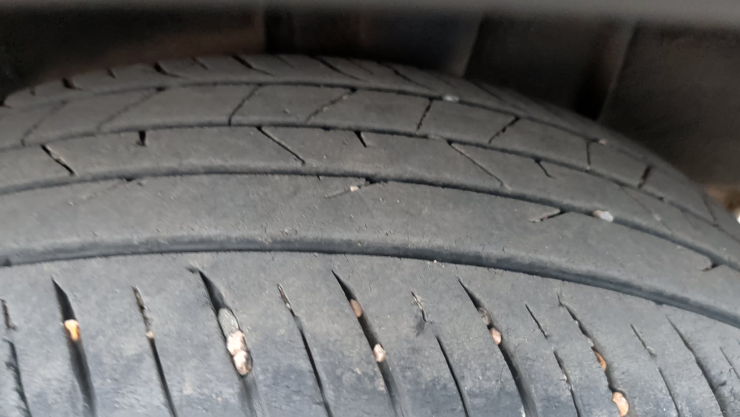 Used 2023 Nissan Magnite XL Petrol Manual tyres LEFT REAR TYRE TREAD VIEW