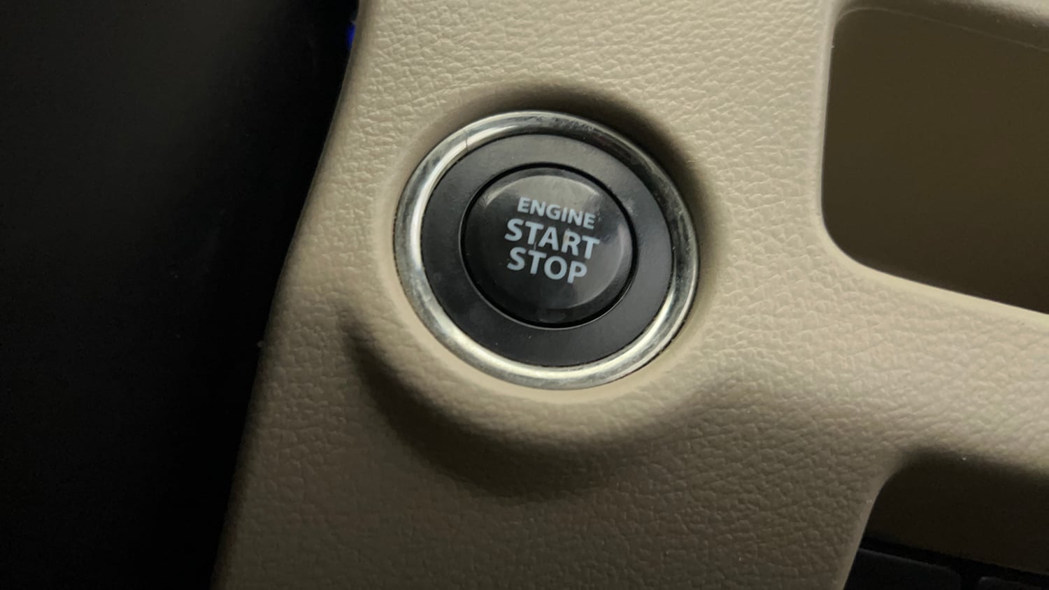 Used 2020 Maruti Suzuki Ciaz Alpha 1.5 AT Petrol Automatic top_features Keyless start